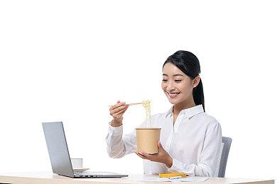 《死或生：女神假期》穗乃果生日活动 性感新服装